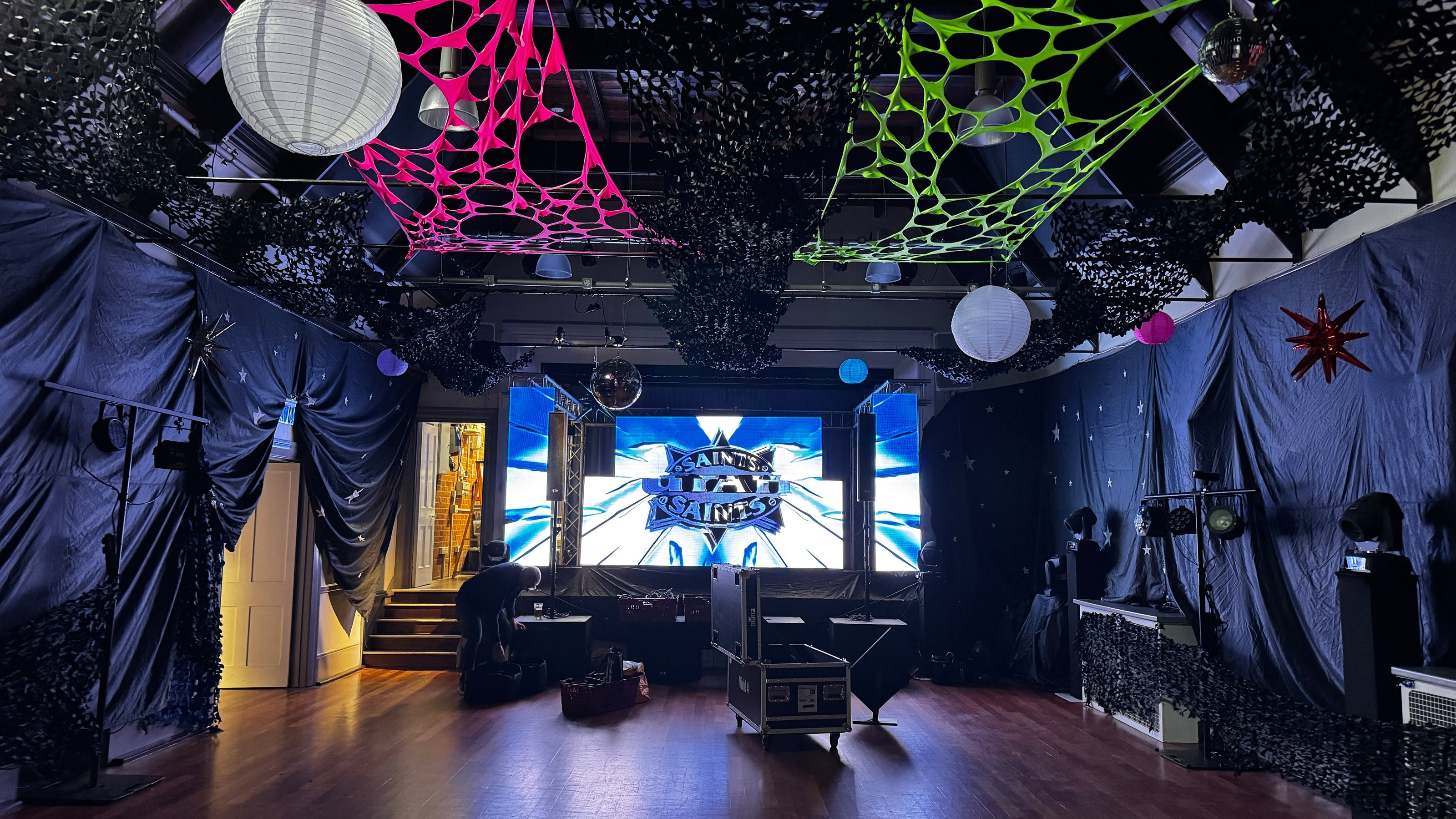 Venutec & Phuture Sounds Transform Goring into a Full-On Nightclub for Utah Saints!