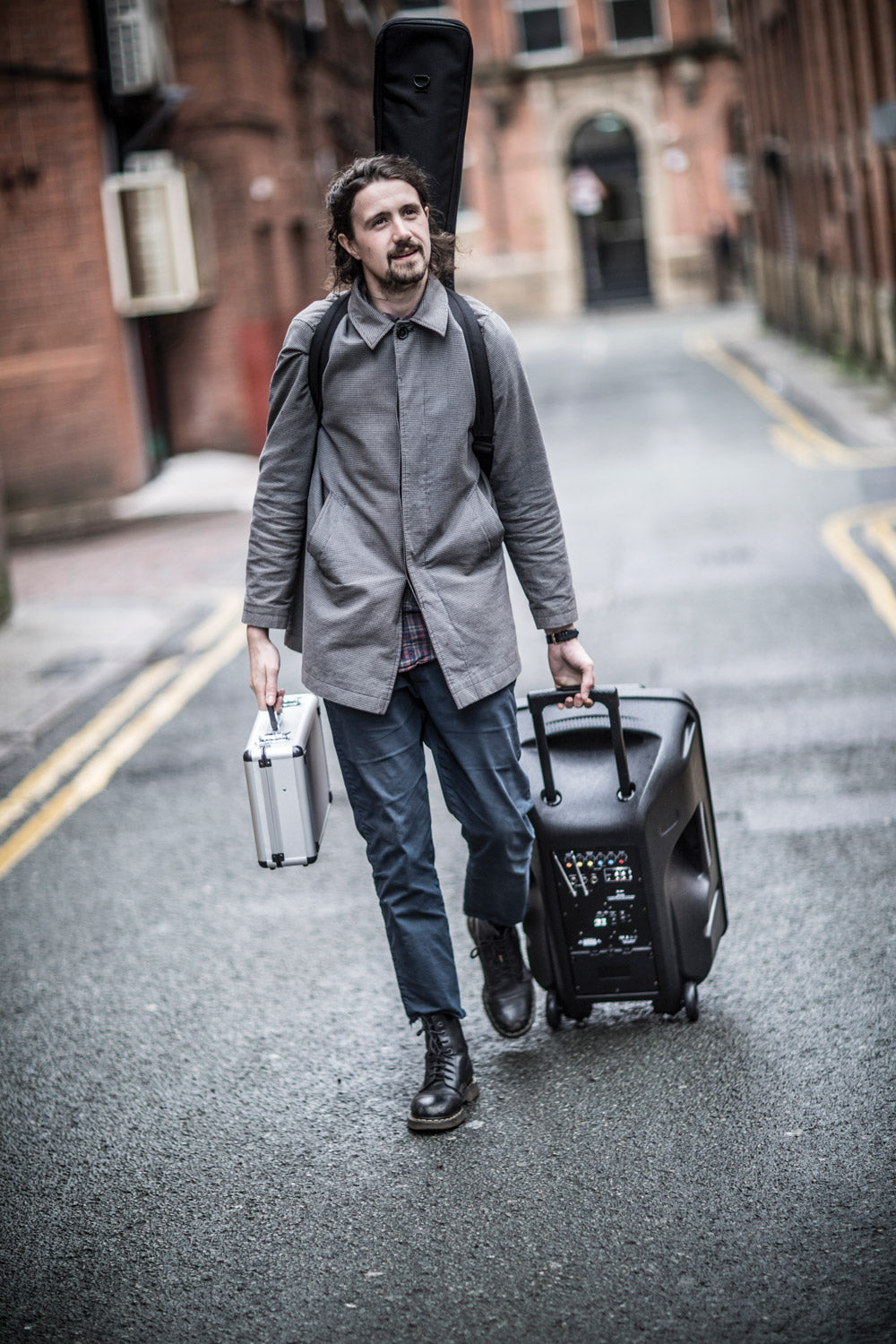 Chord Microphone flight case. - view 7