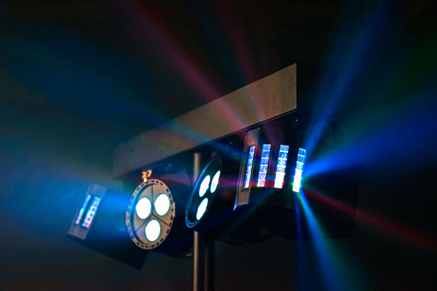 QTX Rechargeable LED Derby PAR Bar with Tripod - view 14