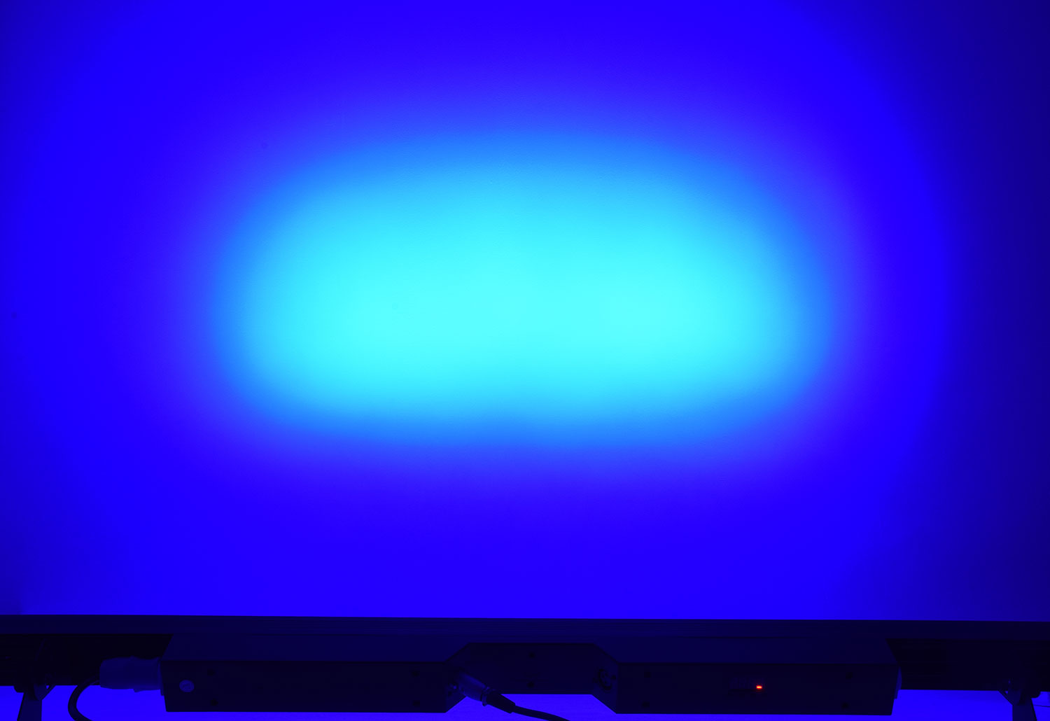 QTX Wash and Beam: 24 x 3W LED Wall Bar - view 8