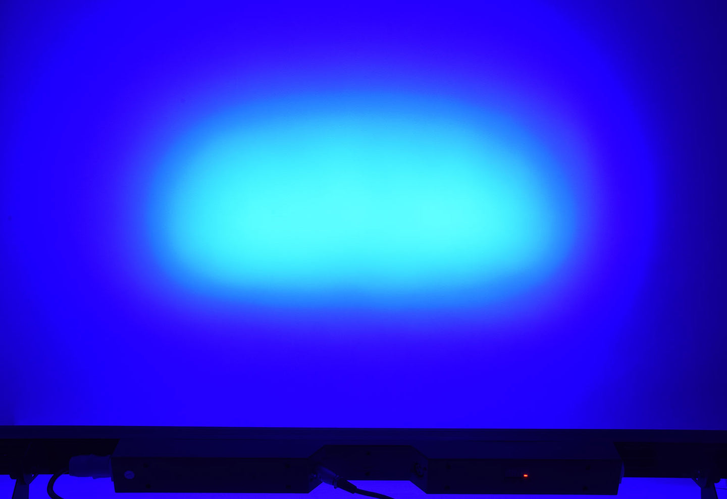 QTX Wash and Beam: 24 x 3W LED Wall Bar - view 8