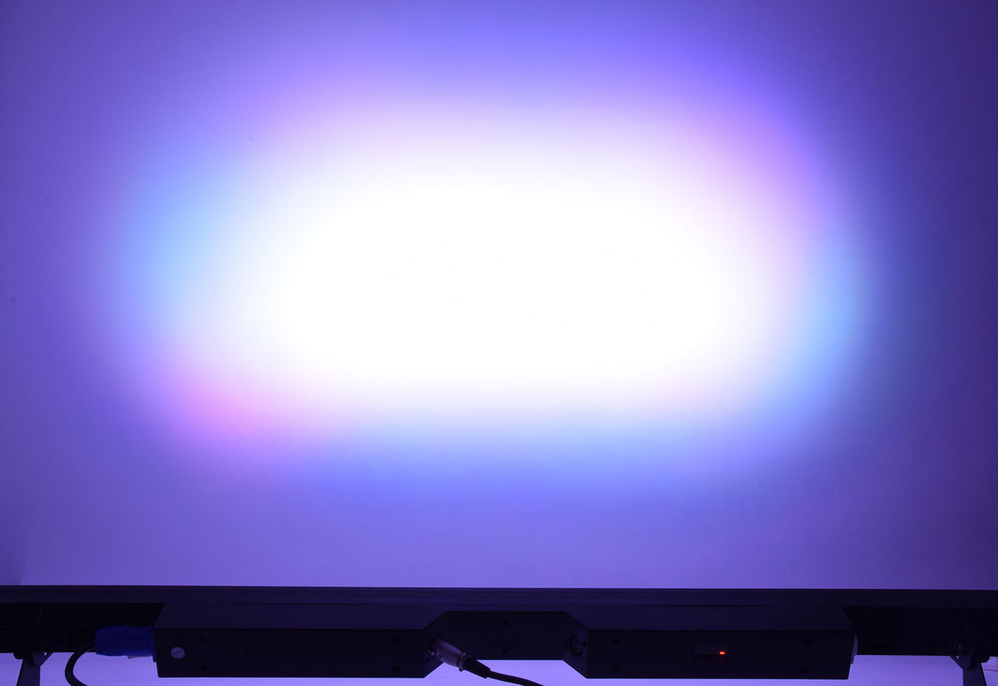 QTX Wash and Beam: 24 x 3W LED Wall Bar - view 7