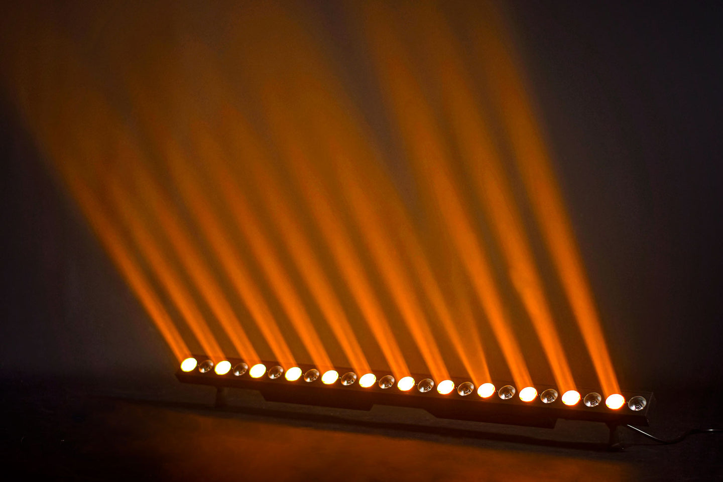 QTX Wash and Beam: 24 x 3W LED Wall Bar - view 2