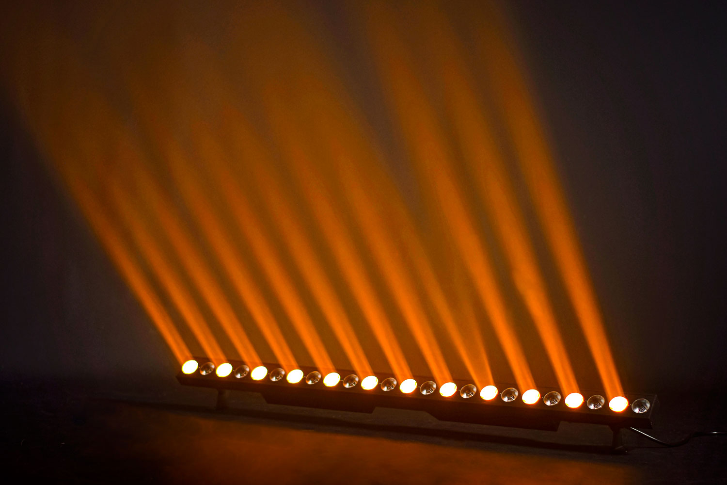 QTX Wash and Beam: 24 x 3W LED Wall Bar - view 2