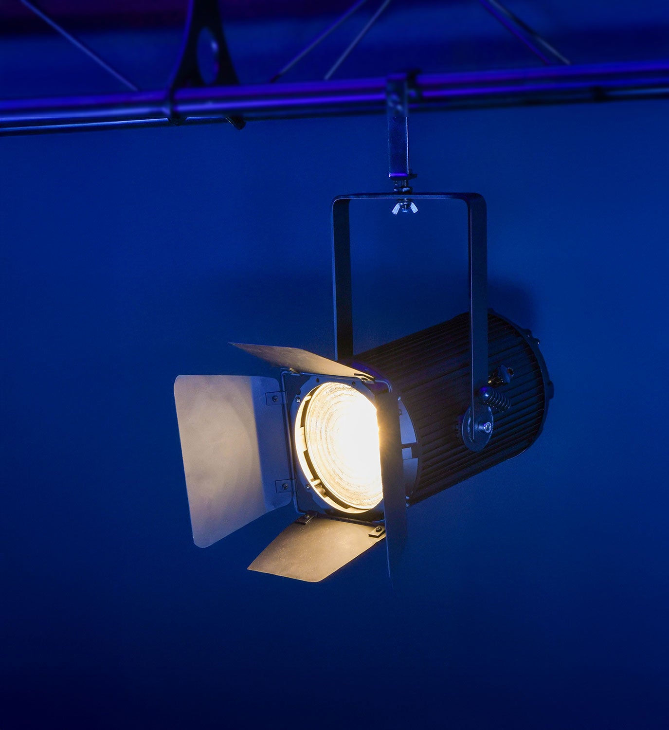 Citronic 100W Mini Fresnel Zoom CW/WW LED Stage Light - view 4