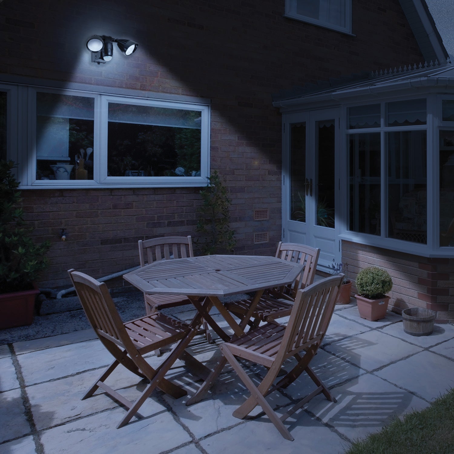 LYYT Battery Twin LED Floodlight with PIR - view 8