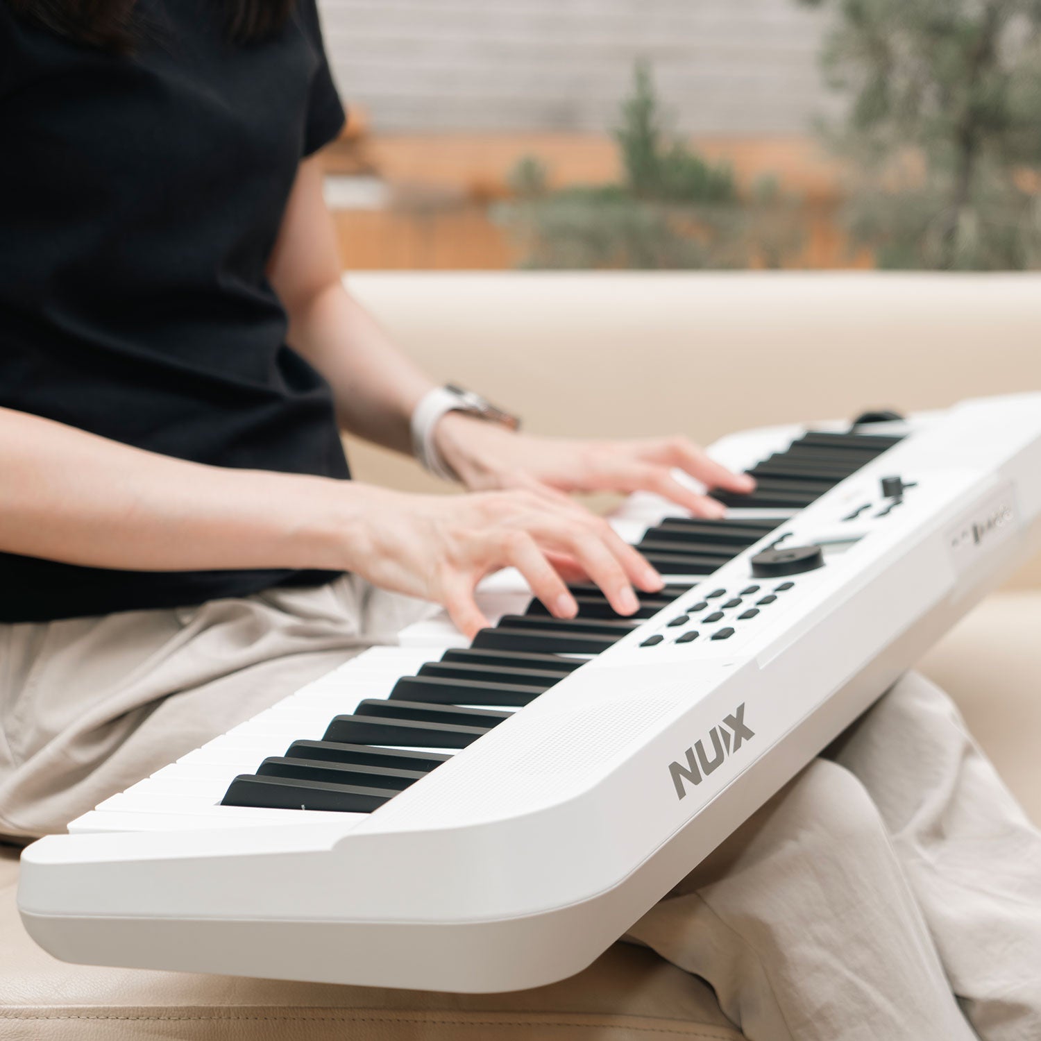 NU-X NEK-110 Portable Keyboard White - view 7