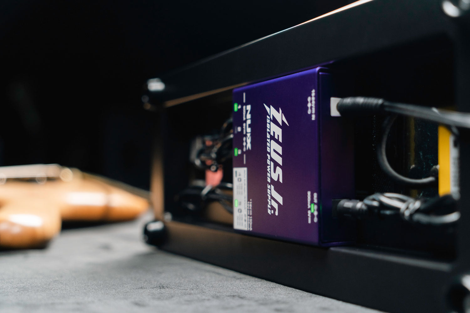 NU-X Zeus Jr. Guitar Pedal Power Supply - view 3
