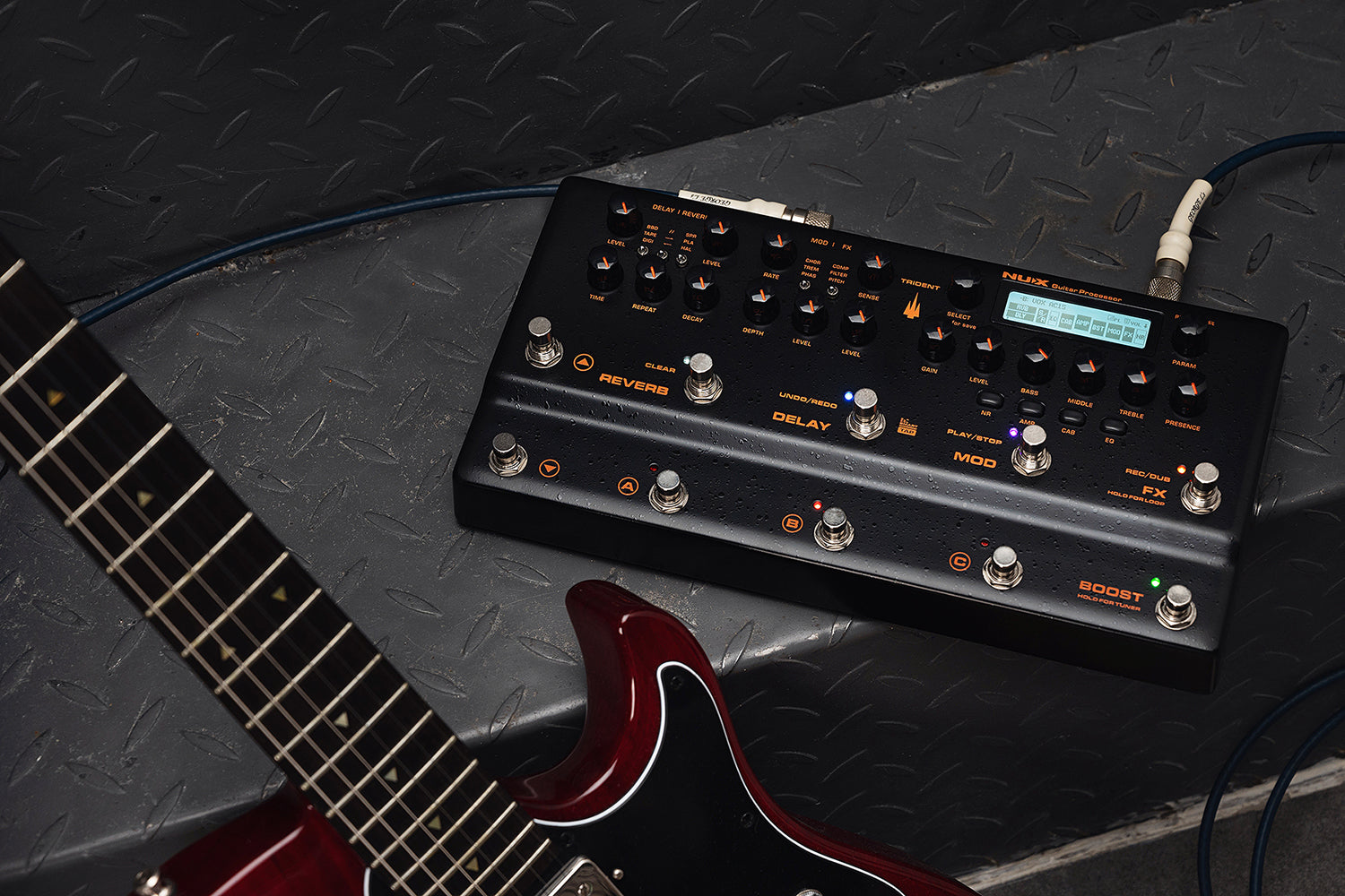 NU-X Trident Amp Simulator & Multi-FX Pedal - view 3