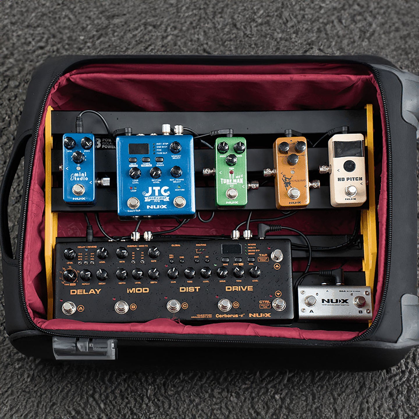 NU-X Large Bumblebee Pedalboard + Bag + Accessories - view 7