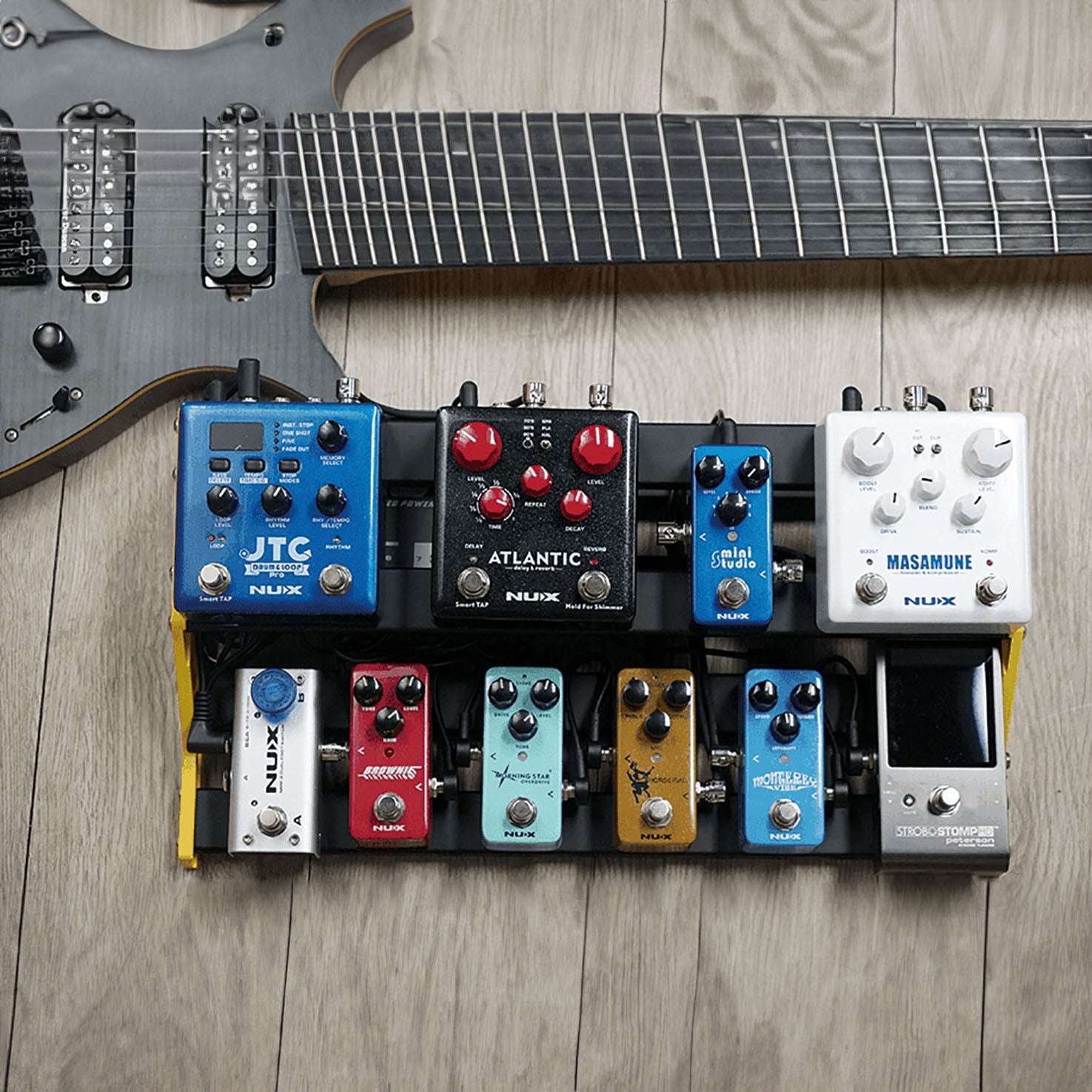 NU-X Large Bumblebee Pedalboard + Bag + Accessories - view 8