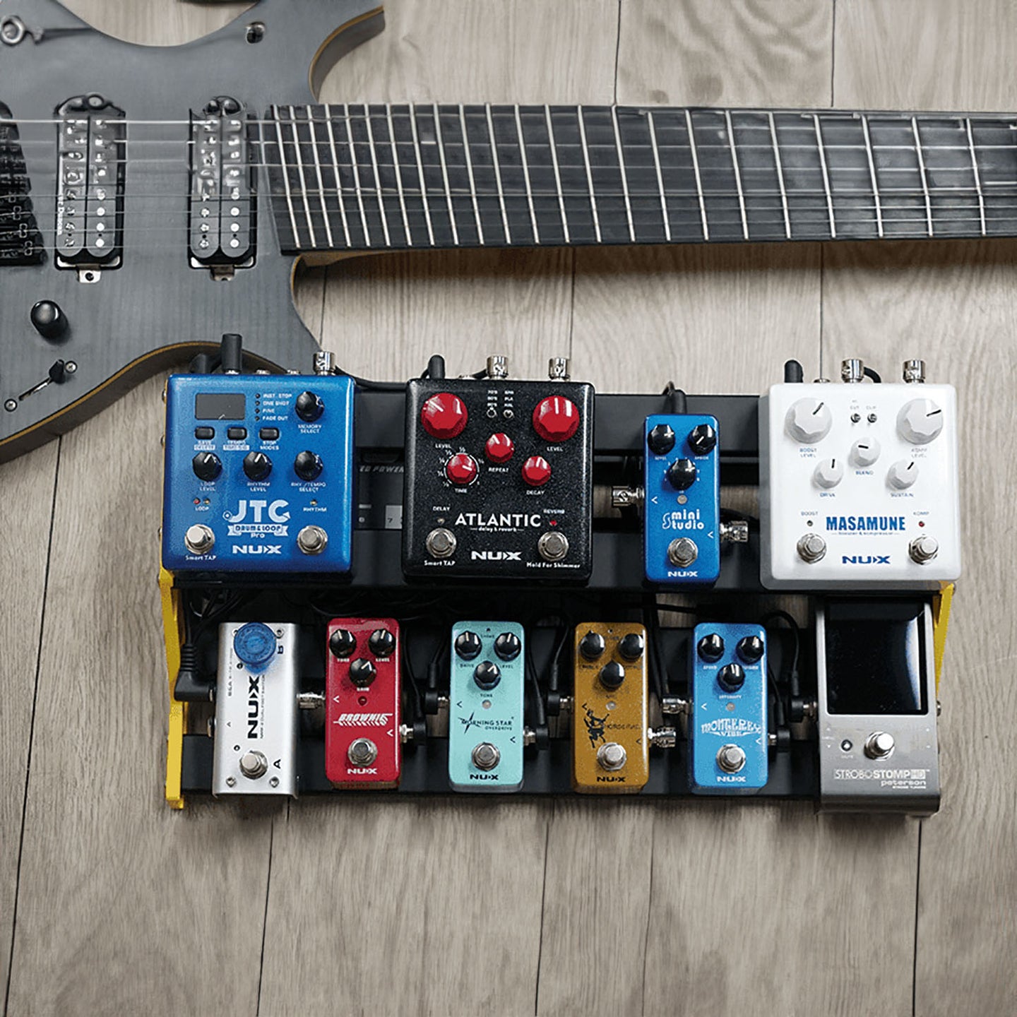 NU-X Large Bumblebee Pedalboard + Bag + Accessories - view 8