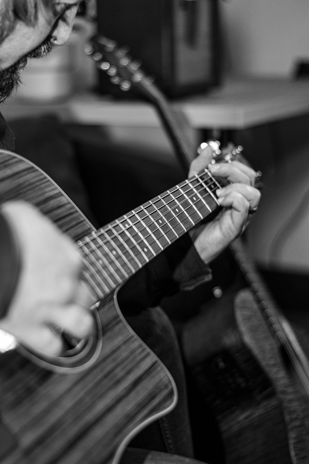 Chord Sundown Electro-Acoustic Western Guitar - Dark Zebrano - view 17