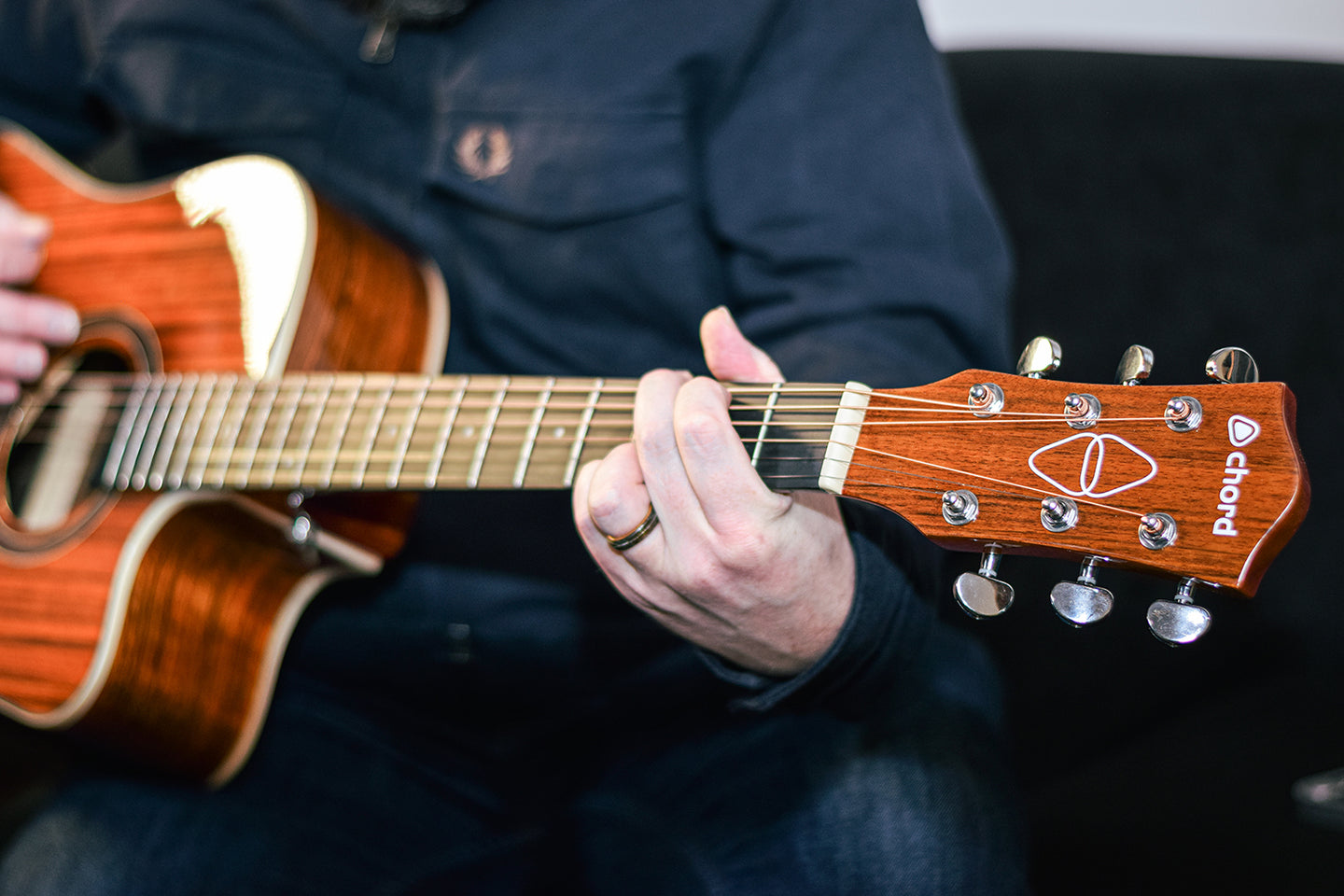 Chord Sundown Electro-Acoustic Western Guitar - Dark Zebrano - view 19