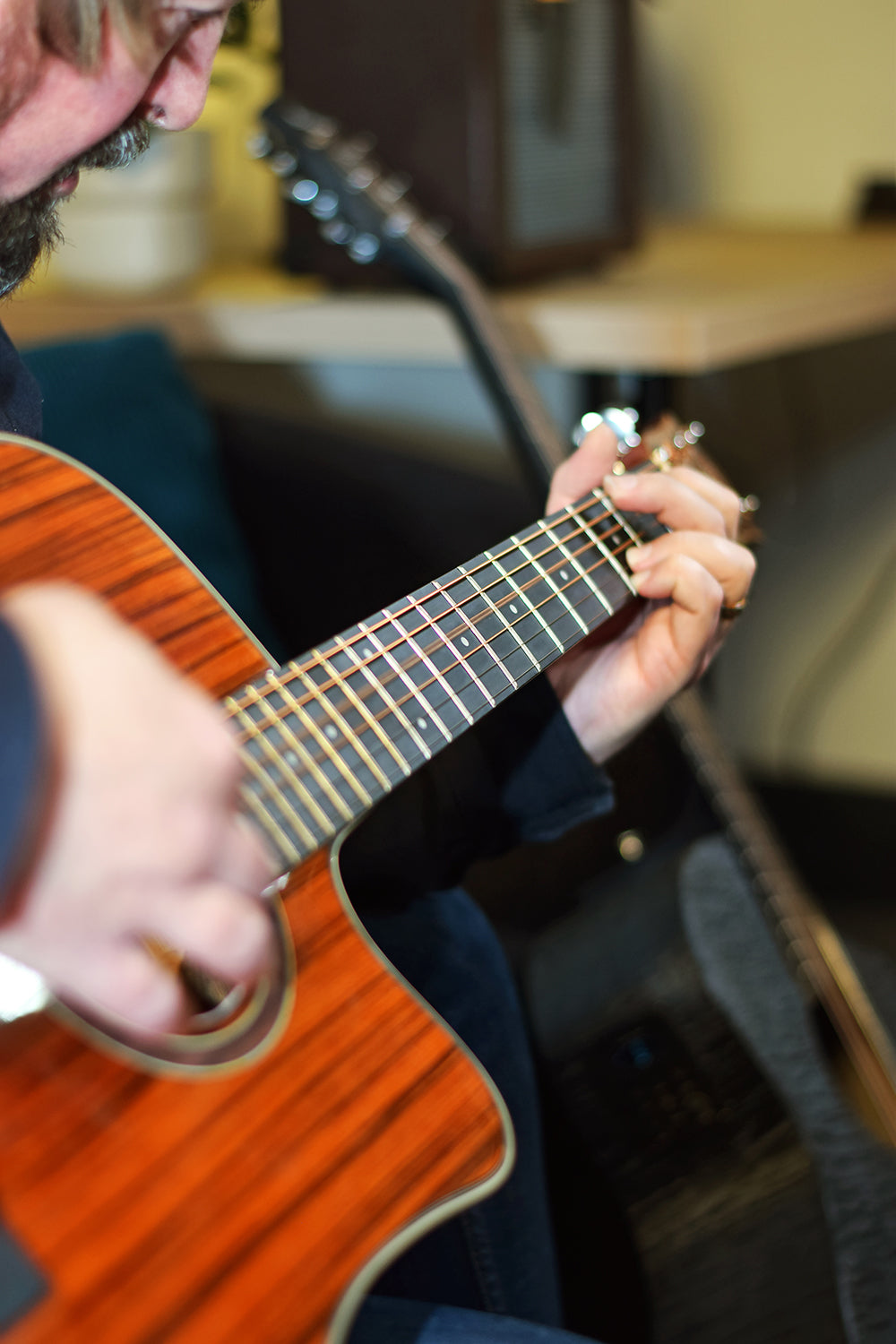 Chord Sundown Electro-Acoustic Western Guitar - Dark Zebrano - view 16
