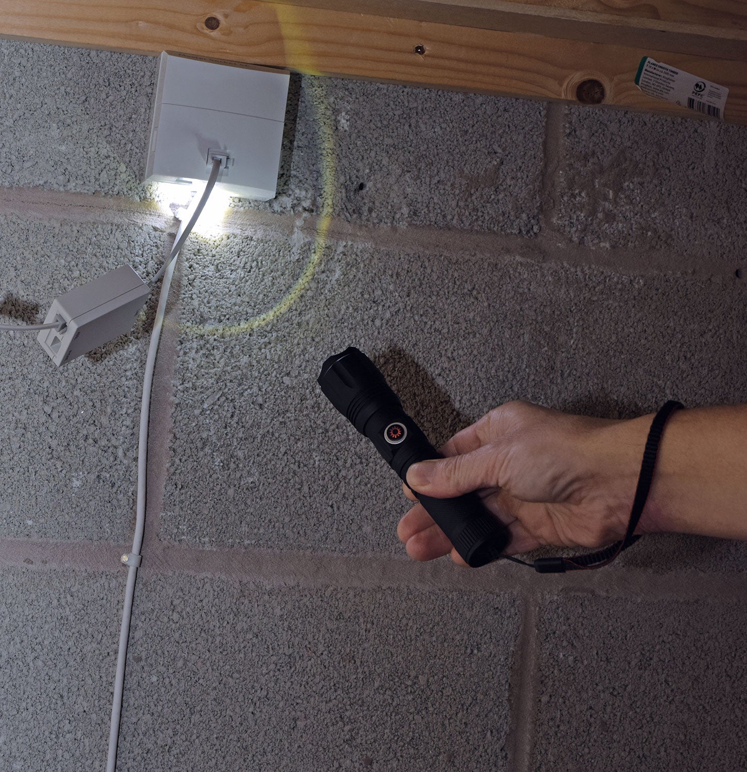 Mercury Rechargeable LED Torch - view 5