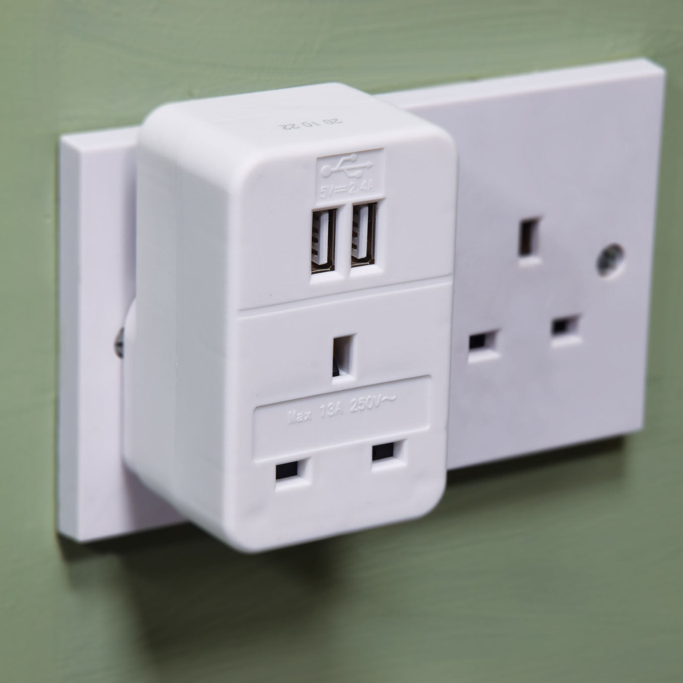 Mercury Plug through mains adaptor with dual USB ports - view 6