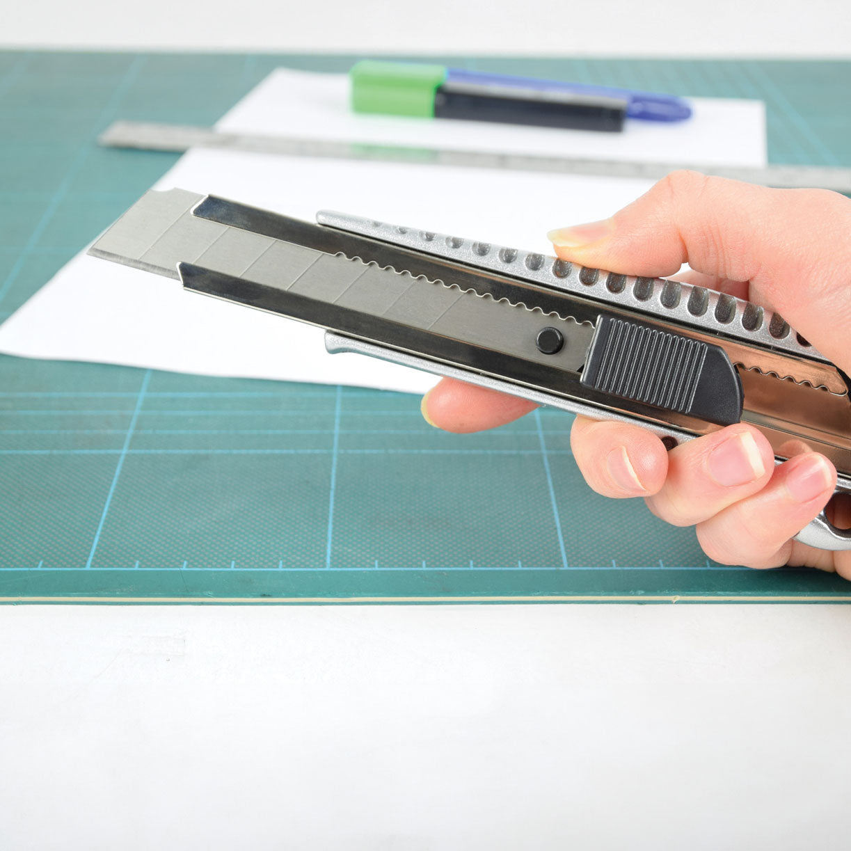 Mercury Aluminium Craft Knife with Snap-Off Blade - view 7