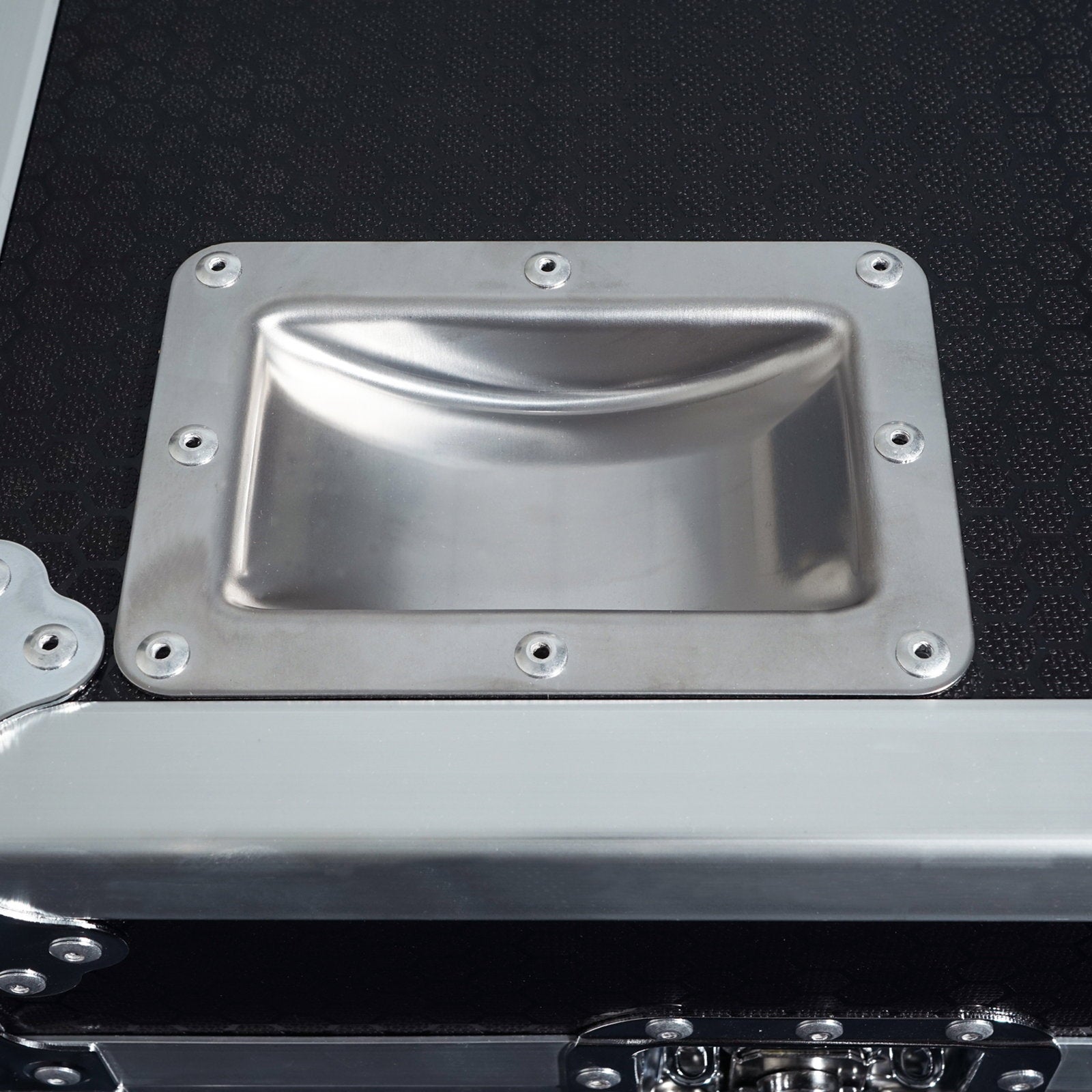 Elumen8 2 Way Titan Beam T3 Flight Case - Back Panel and Connections