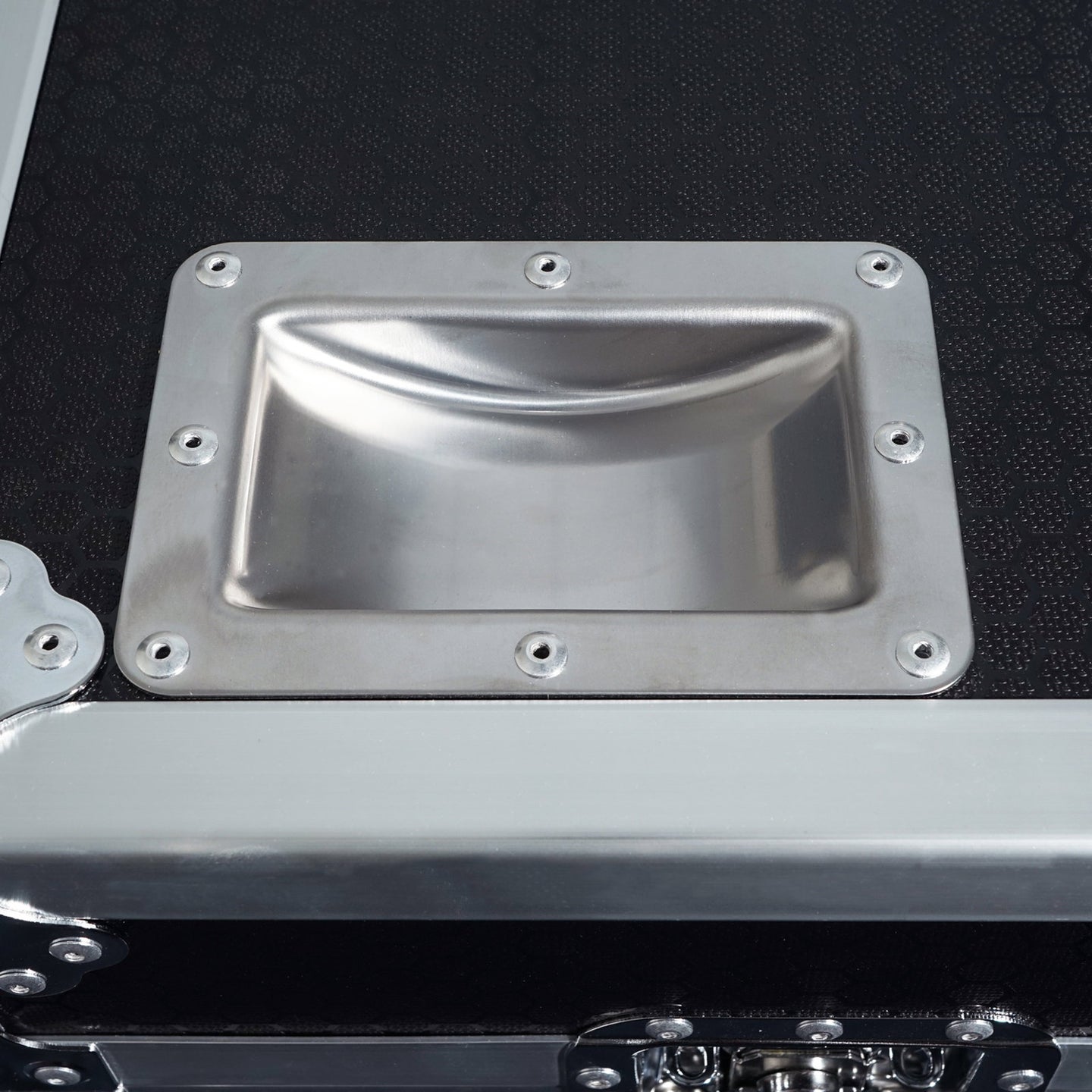 Elumen8 2 Way Titan Beam T3 Flight Case - Back Panel and Connections